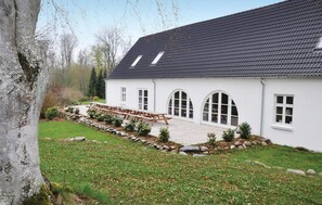 Outdoor dining - 20 bedroom cozy home in Nimtofte (Nimtofte)