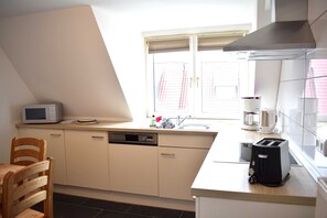 Fridge, microwave, oven, dishwasher - Vacation apartment Timmi 1, 5 room maisonette, 105 m² - Ocean Way House (Scharbeutz)