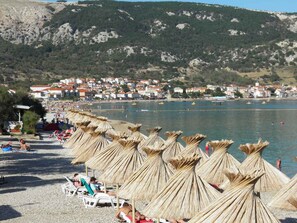 Beach nearby - Holiday apartment with pool (Baška)