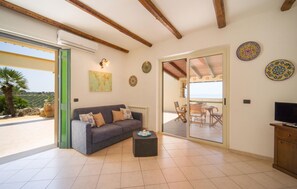 TV - Beach front home in Ribera (AG) (Ribera (AG))