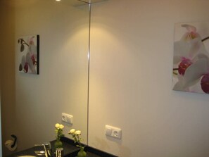 Unclassified image, 5 of 14, button