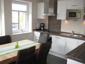 Unclassified image, 2 of 14, button