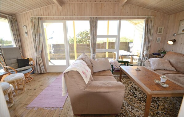 TV, fireplace, DVD player - Nice home in Hvide Sande with kitchen (Hvide Sande)