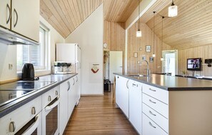 Frigorifero, piano cottura, lavastoviglie, macchina per tè/caffè