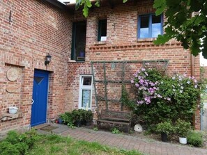 Unclassified image, 5 of 15, button