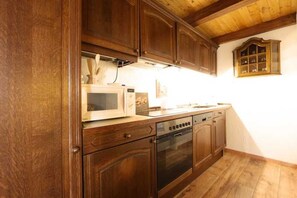 Refrigerador, microondas, horno y lavavajillas 