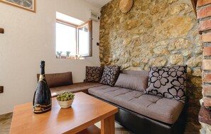 Fernseher, Kamin, DVD-Player