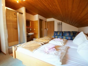 Room - Double room Sparer 39 - Gasthof zur Landeroith (Weyregg am Attersee)