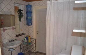Shower - Beautiful home in Væggerløse with sauna (Væggerløse)