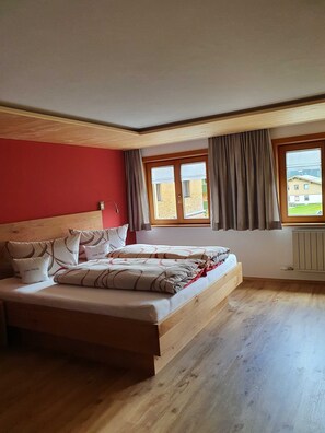 3 makuuhuonetta, vauvan matkasänky, Wi-Fi, vuodevaatteet