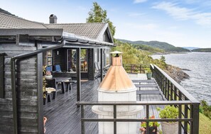 Outdoor dining - Nice home in Nedstrand with sauna (Nedstrand)