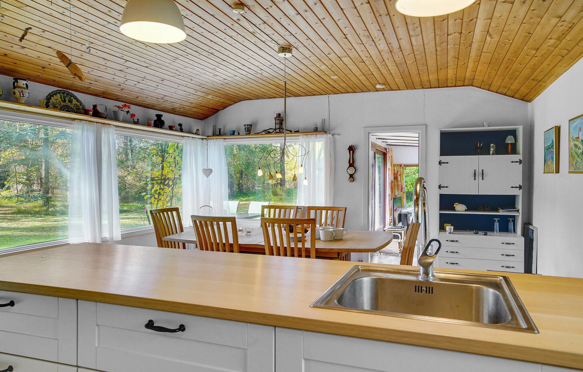 ثلاجة، موقد طهي مسطح، ماكينة لصنع القهوة/الشاي