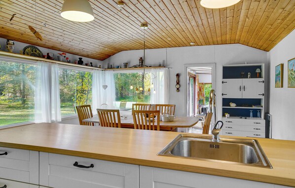 Fridge, stovetop, coffee/tea maker