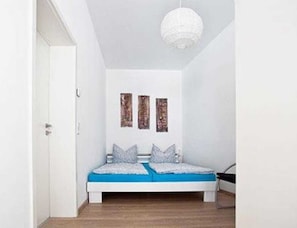 Room - Vacation Rental at Blumenstraße 81 - Vacation Rental at Blumenstraße 81 (right, small) (Erfurt)