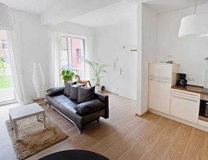 Living area - Vacation Rental at Blumenstraße 81 - Vacation Rental at Blumenstraße 81 (right, small) (Erfurt)