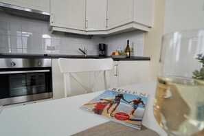 Fridge, oven, high chair