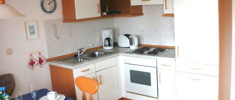 Frigorifero, forno, macchina per tè/caffè, bollitore elettrico