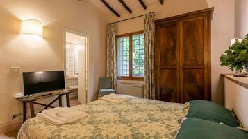 3 slaapkamers, reisbedje, gratis wifi, beddengoed