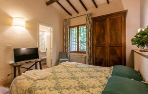 3 bedrooms, travel cot, free WiFi, bed sheets - 3 bedroom beautiful home in Ischia di Castro -VT- (Ischia di Castro -VT-)