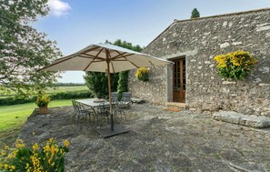 Outdoor dining - 3 bedroom beautiful home in Ischia di Castro -VT- (Ischia di Castro -VT-)