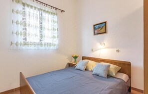1 bedroom, free WiFi, bed sheets