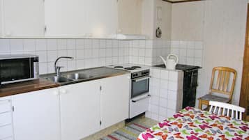 Refrigerador, parrilla de estufa y cafetera y tetera