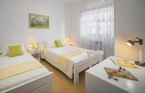 3 bedrooms, travel cot, free WiFi, bed sheets - Nice apartment in Nedescina with WiFi (Nedescina)