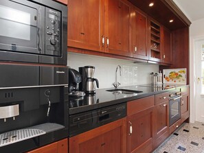 Fridge, oven, dishwasher, coffee/tea maker