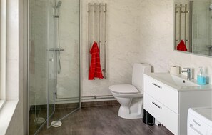 Bathroom - Lovely home in Högsäter with kitchen (Högsäter)