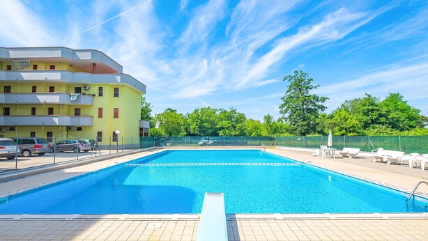 Pool - Beautiful apartment in Lido delle Nazioni FE with swimming pool (Lido delle Nazioni FE)