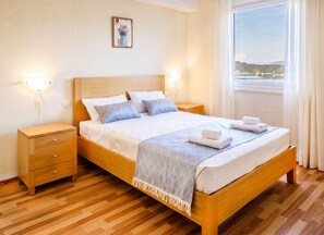 Luxury Apartment, Sea View, Sea Facing | 1 bedroom, in-room safe, desk, free WiFi - Kis Residence (Korcula)