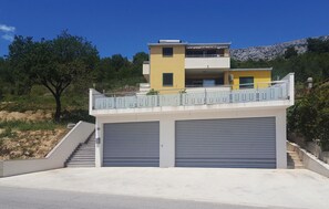 Exterior - Awesome apartment in Solin with house sea view (Solin)