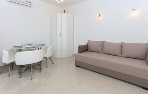 Interior - Awesome apartment in Solin with house sea view (Solin)
