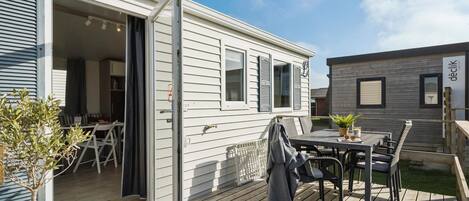 تناول الطعام بالخارج