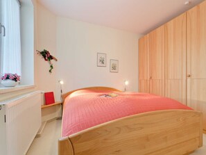 1 bedroom, iron/ironing board, WiFi