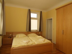 2 bedrooms, WiFi, bed sheets