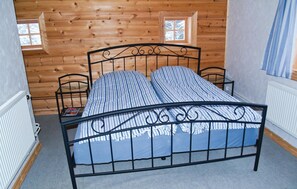3 bedrooms, travel crib
