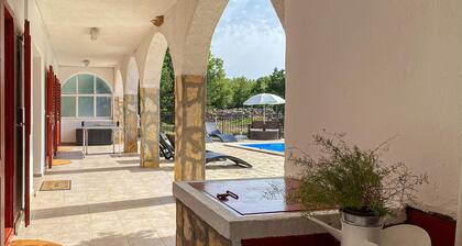 Amazing home in Starigrad with WiFi