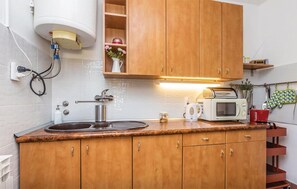 Fridge, stovetop, dishwasher, coffee/tea maker