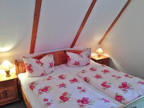 3 makuuhuonetta, vauvan matkasänky, Wi-Fi, vuodevaatteet