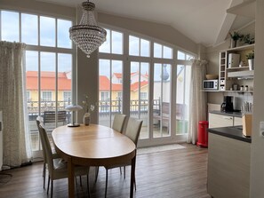 Unclassified image, 4 of 7, button