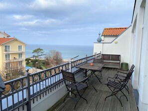 Unclassified image, 5 of 7, button