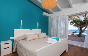 4 chambres, coffres-forts dans les chambres, lit parapluie