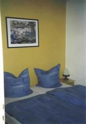 2 室のベッドルーム、旅行用ベビーベッド、ベッドシーツ