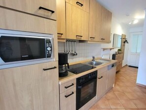 Kühlschrank, Mikrowelle, Ofen, Geschirrspüler