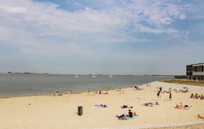 Nær stranden og fisking