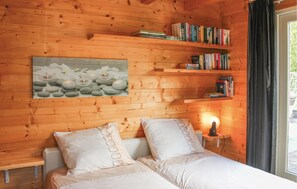 2 bedrooms, travel cot, free WiFi