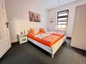 1 bedroom, travel cot, WiFi, bed sheets