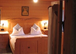 1 bedroom, travel cot, WiFi, bed sheets