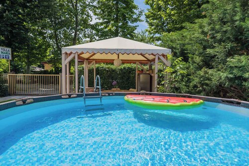 Holiday home with pool and well-maintained garden